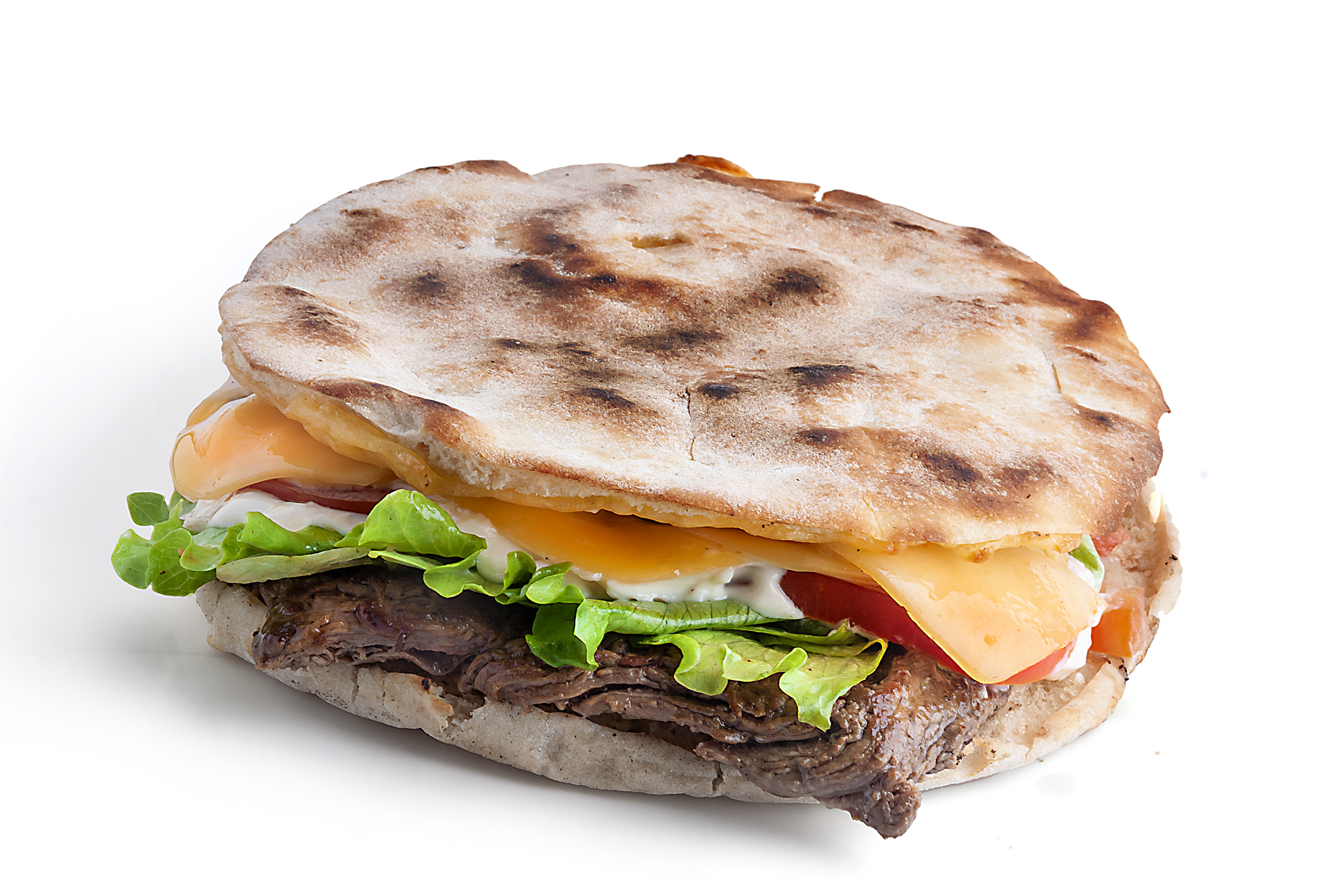Beirute artesanal com carne, queijo, alface e tomate